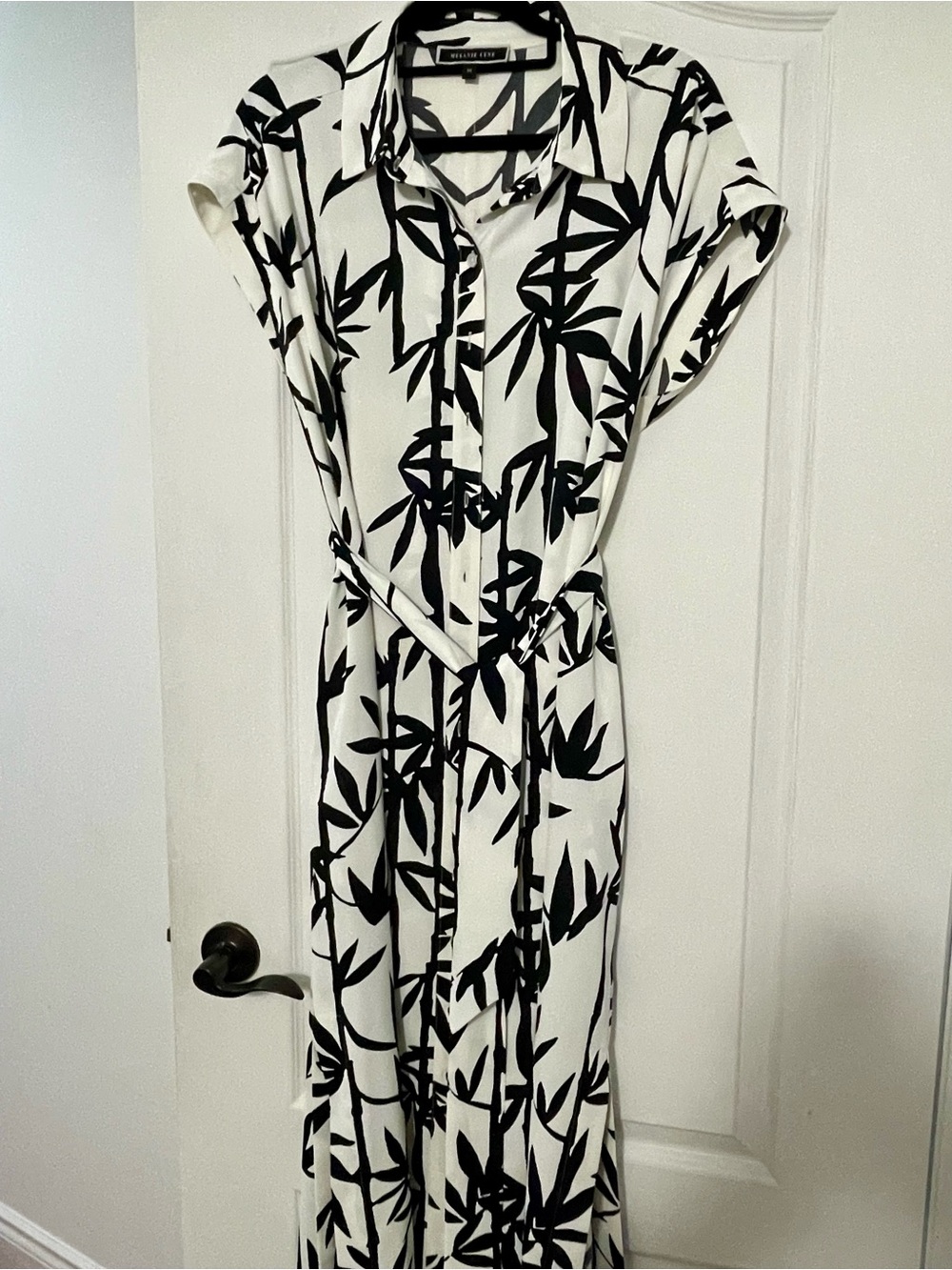 Melanie Lynne Button-Front Black & White Botanical Maxi Shirt Dress. Size 10